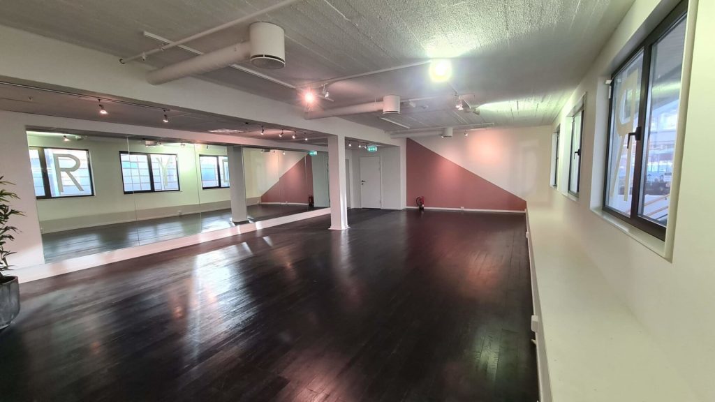 Vi må bare få skryte litt, for vi er så stolte og fornøyde over vårt nye studio! :)